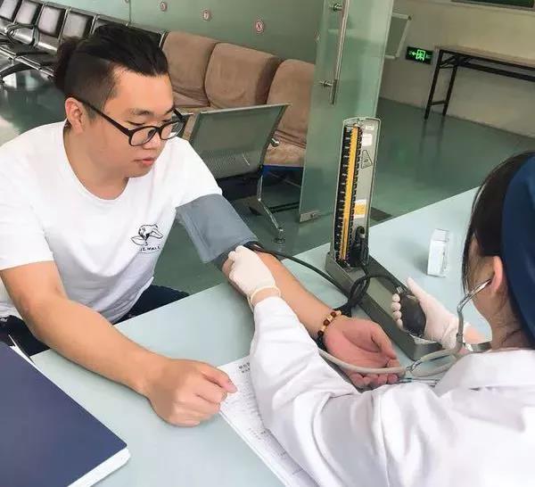 浦东新区：血站职工无偿献血