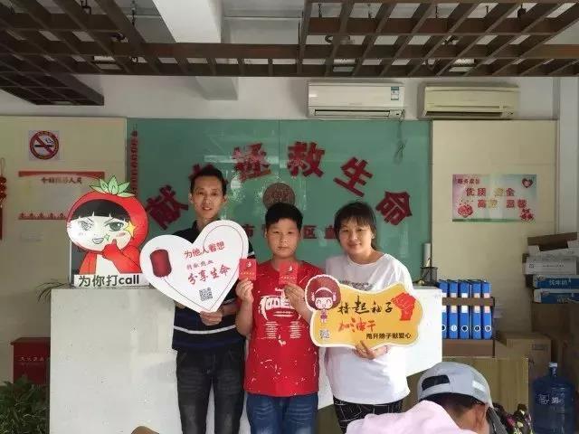 青浦区：众人无偿献血庆端午