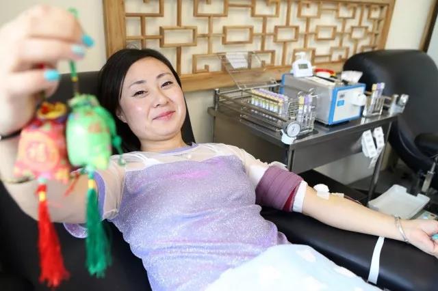 闵行区：端午小长假市民争相献热血