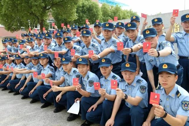 闵行区：空军95958部队57名“兵哥哥”捐献热血庆端午