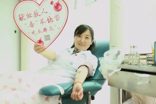 闵行区:浦江、浦锦社区卫生服务中心职工结伴