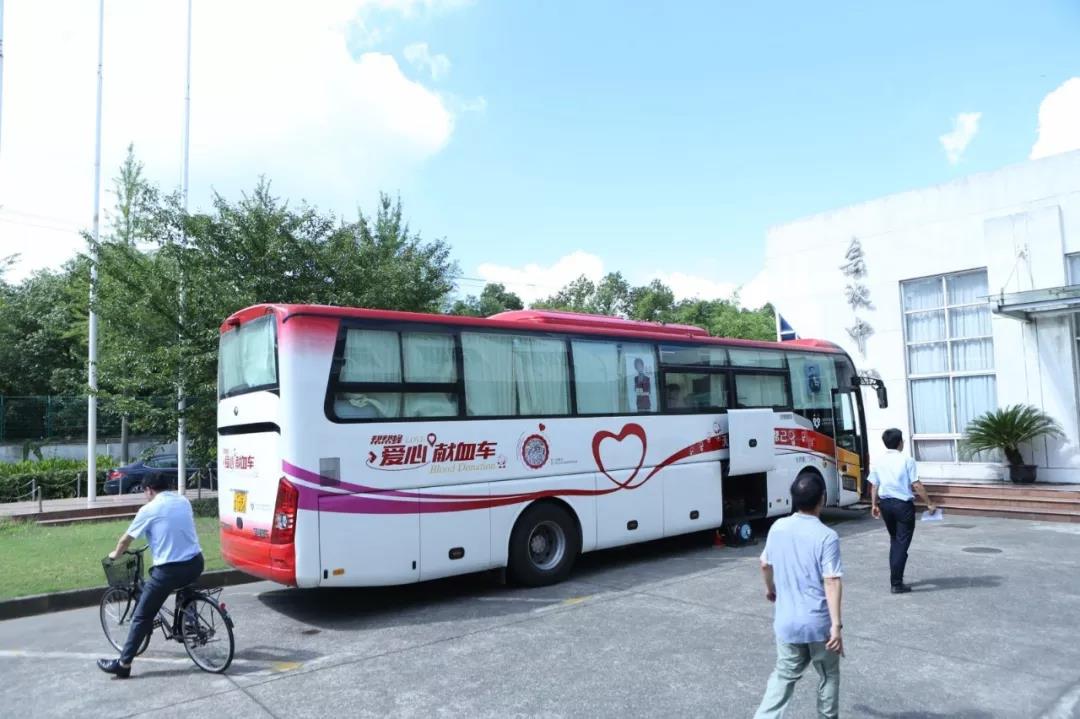 闵行区：爱心企业职工争相奉献热血