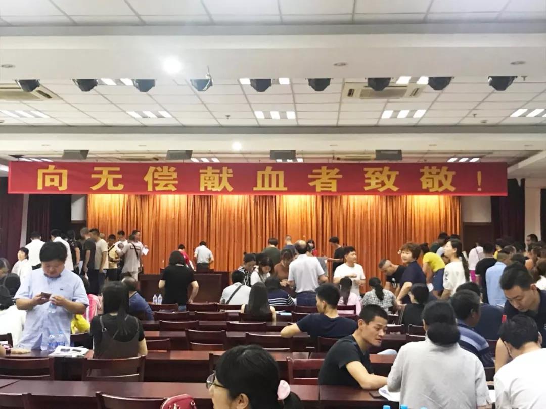金山区：金山卫镇开展团体无偿献血活动