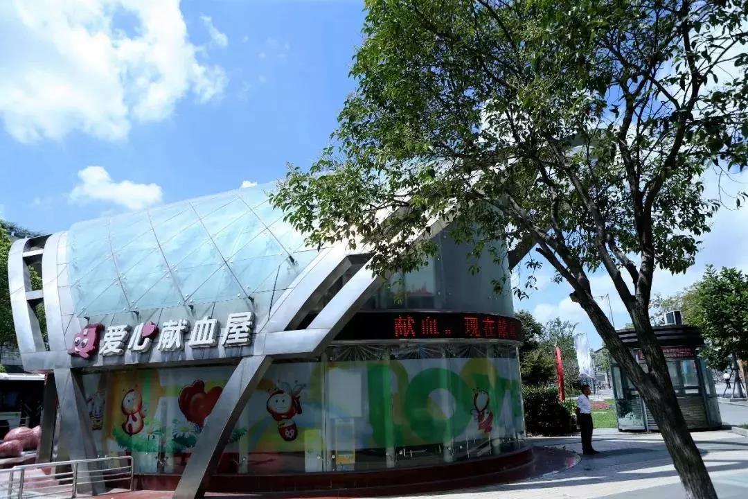 闵行区：酷暑战高温慰问送清凉