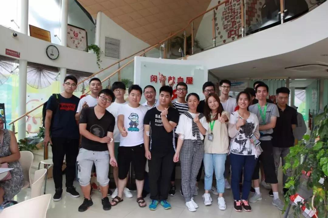 闵行区：第一生化职工组团献热血