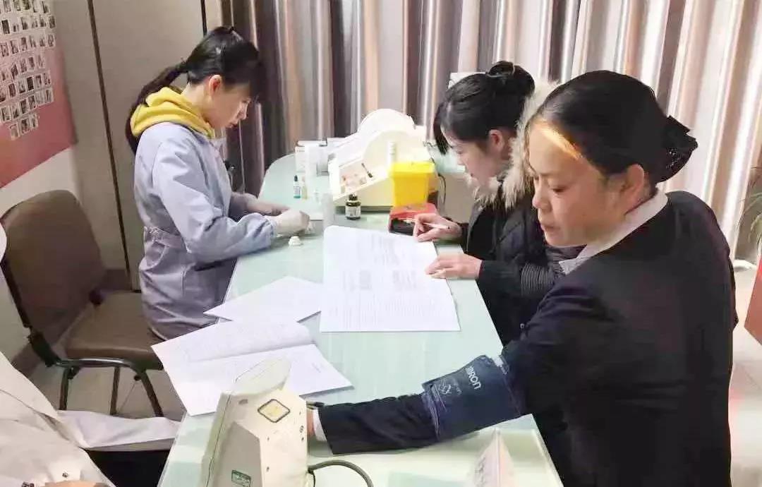 青浦区：白玉兰海鲜馆员工捐献热血