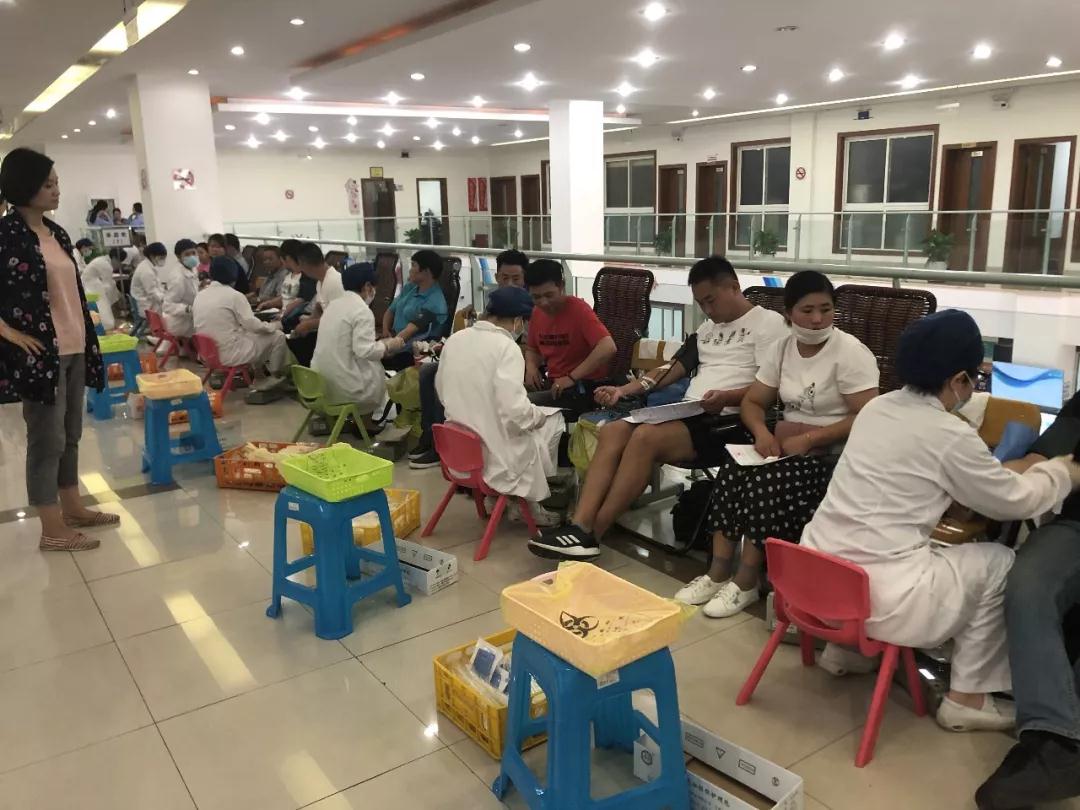 金山区：金山工业区团体无偿献血活动