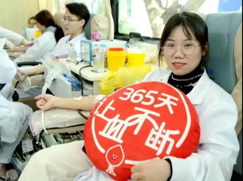 闵行区：中心医院“白衣天使” 团体无偿献血活动