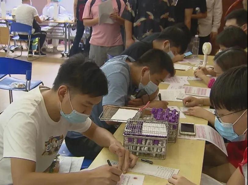 徐汇区：徐家汇社区团体无偿献血活动