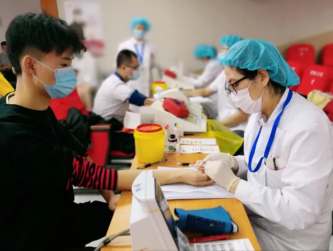 虹口区：开展夏季无偿献血宣传招募活动