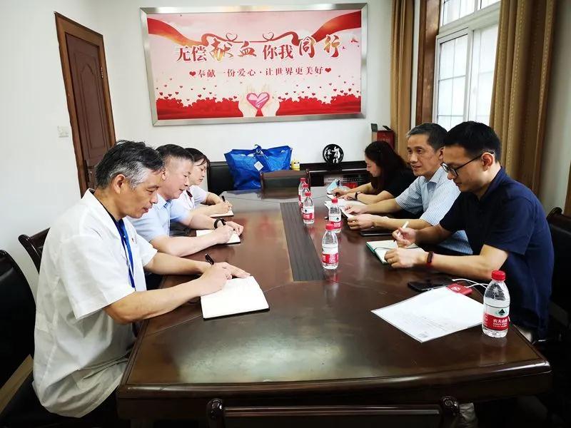 崇明区:市血液管理办公室领导高温慰问崇明区血站职工