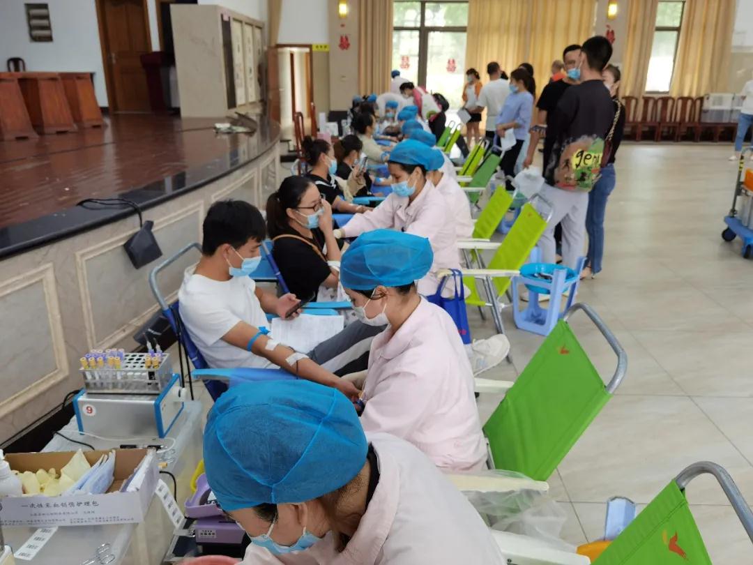 松江区:九亭镇团体无偿献血活动