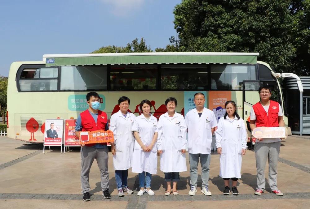 嘉定区:中秋国庆喜相逢,携手撸袖献热血