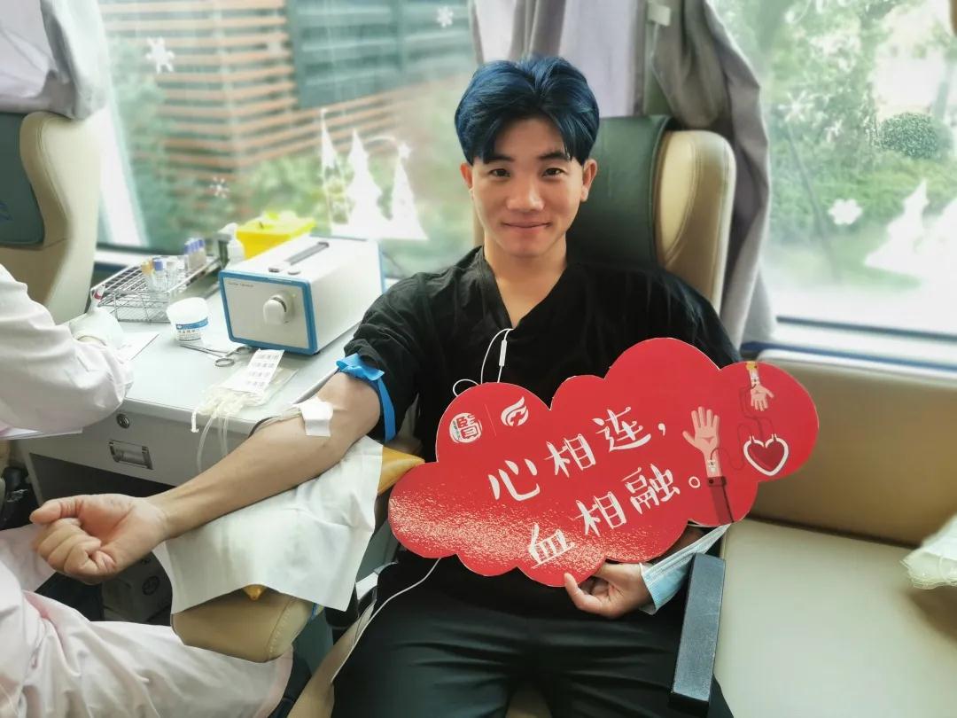 奉贤区:国庆无休,无偿献血绘大爱
