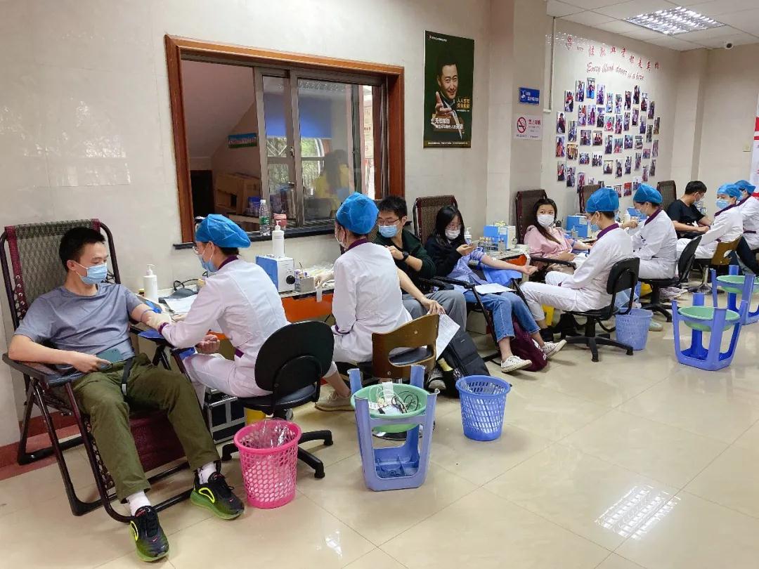 松江区:万名高校学生团体无偿献血活动