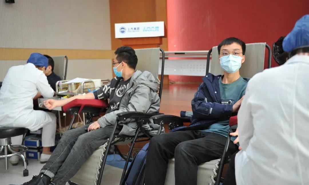 杨浦区:大通汽车有限公司 170余位青年热血侠撸袖献血加入赤诚行动