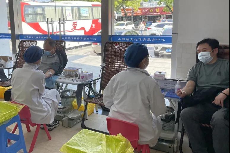 金山区:山阳镇团体无偿献血活动