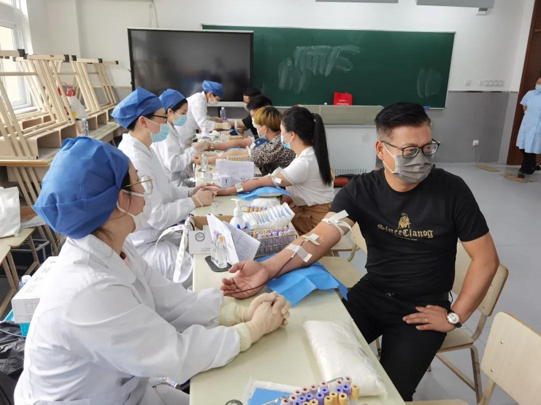 嘉定区:安亭镇团体无偿献血活动