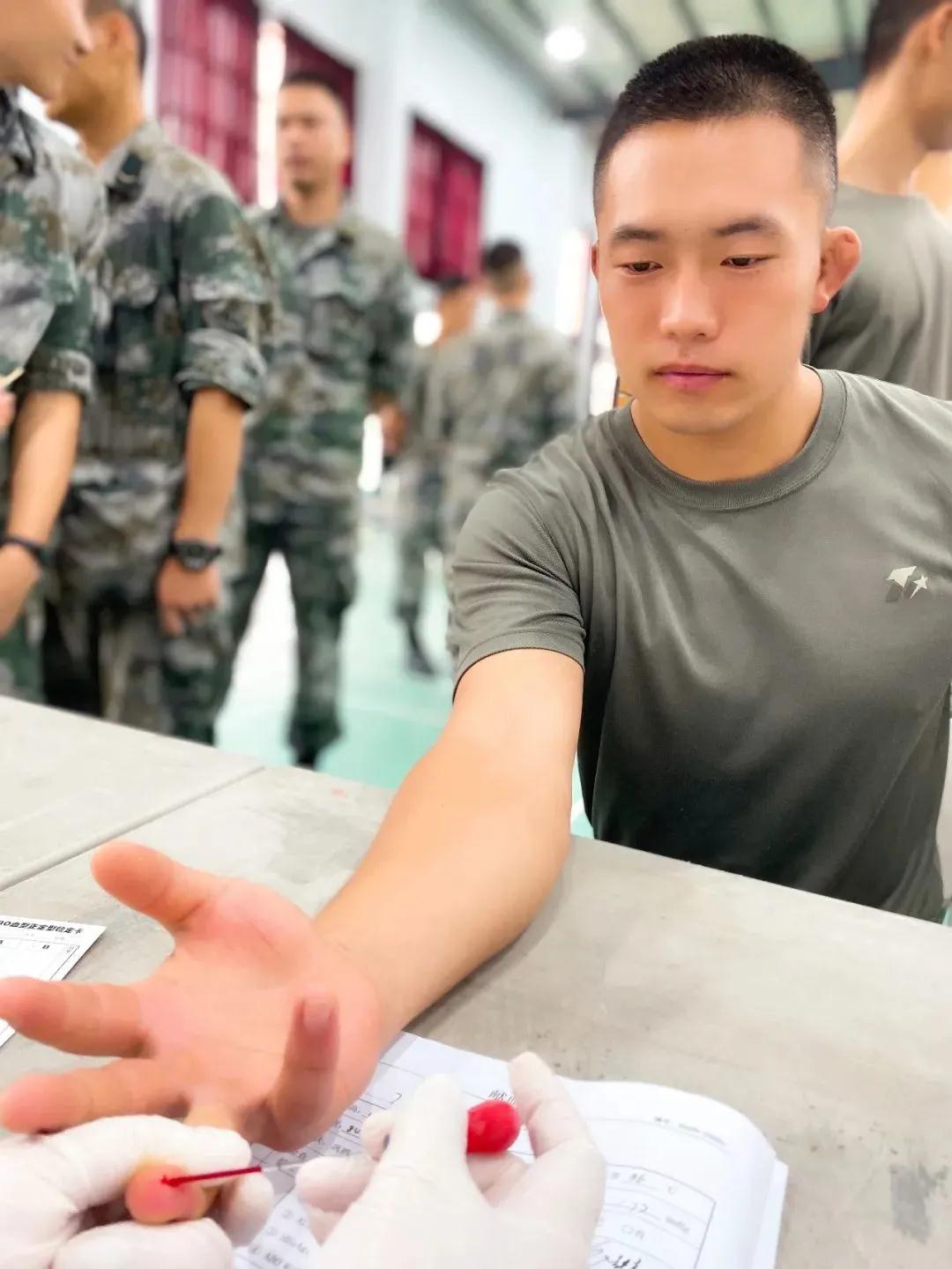 奉贤区:守护生命之盾,热血铸就