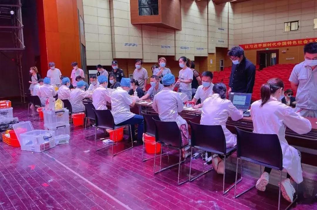 松江区:小昆山镇团体无偿献血活动