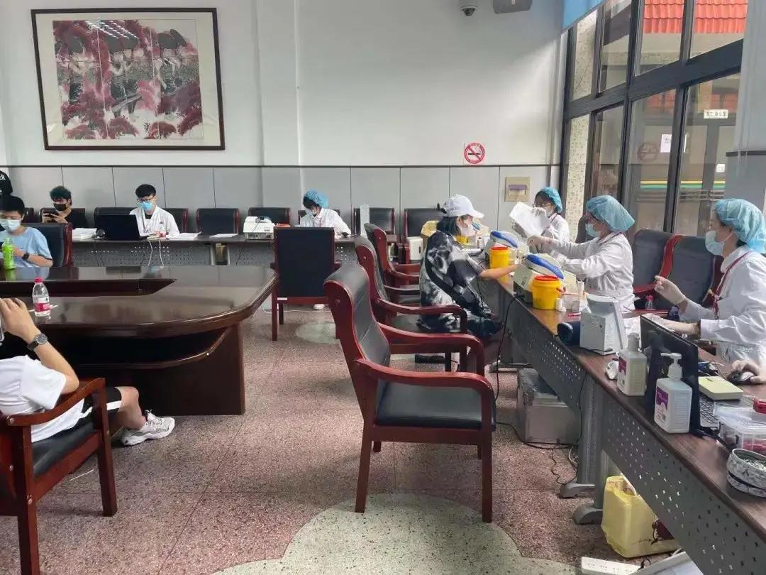 长宁区:新泾镇团体无偿献血活动