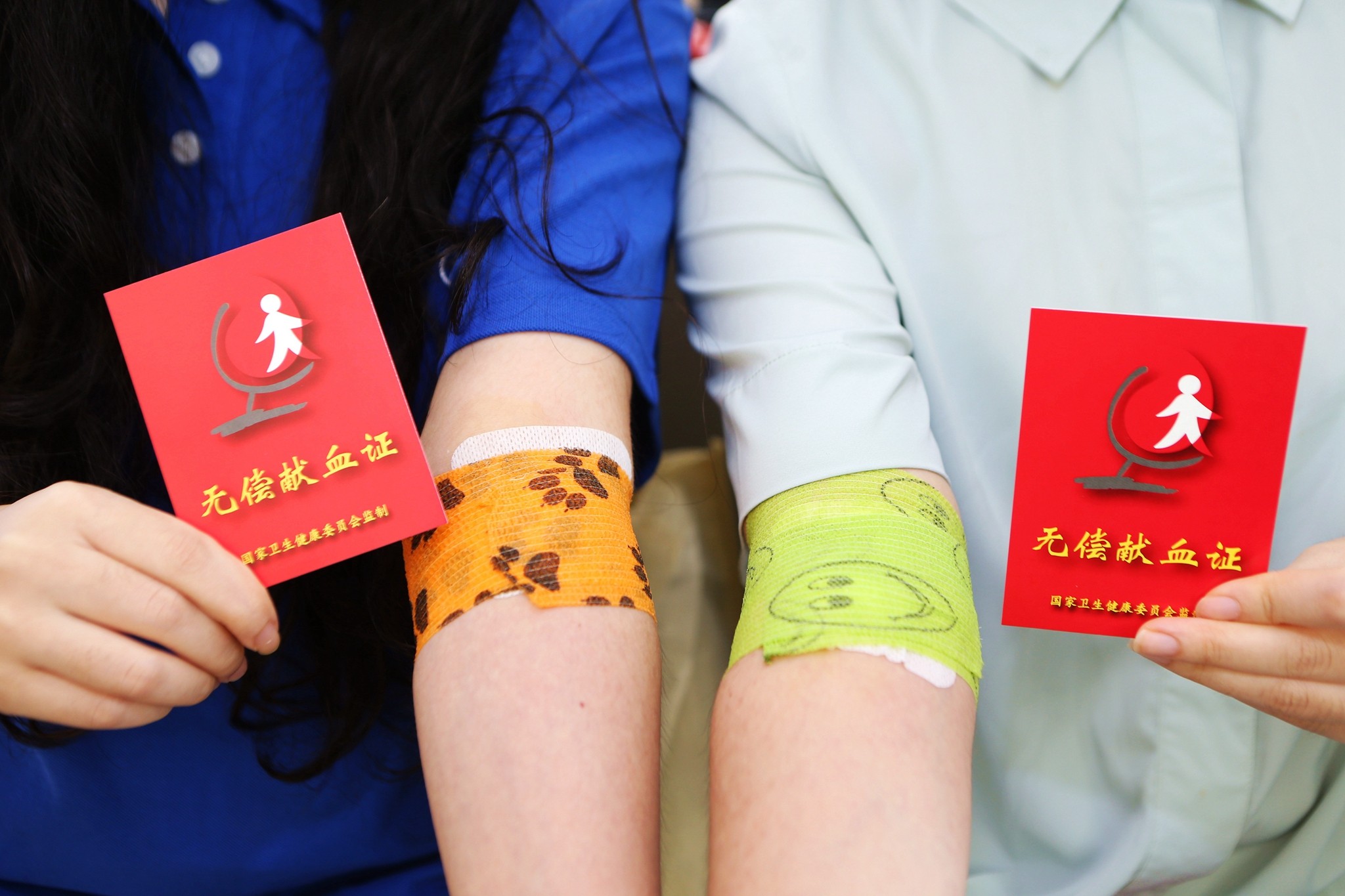 闵行区:双胞胎姐妹结伴首次无偿献血