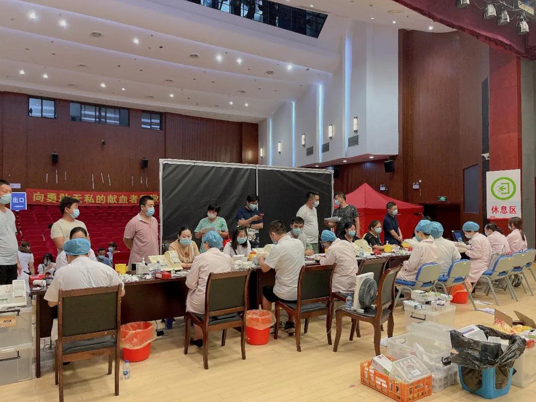 松江区:泖港镇团体无偿献血活动