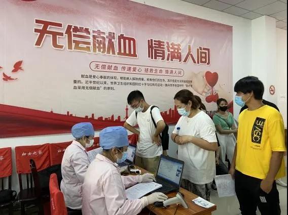 青浦区:白鹤镇团体无偿献血活动