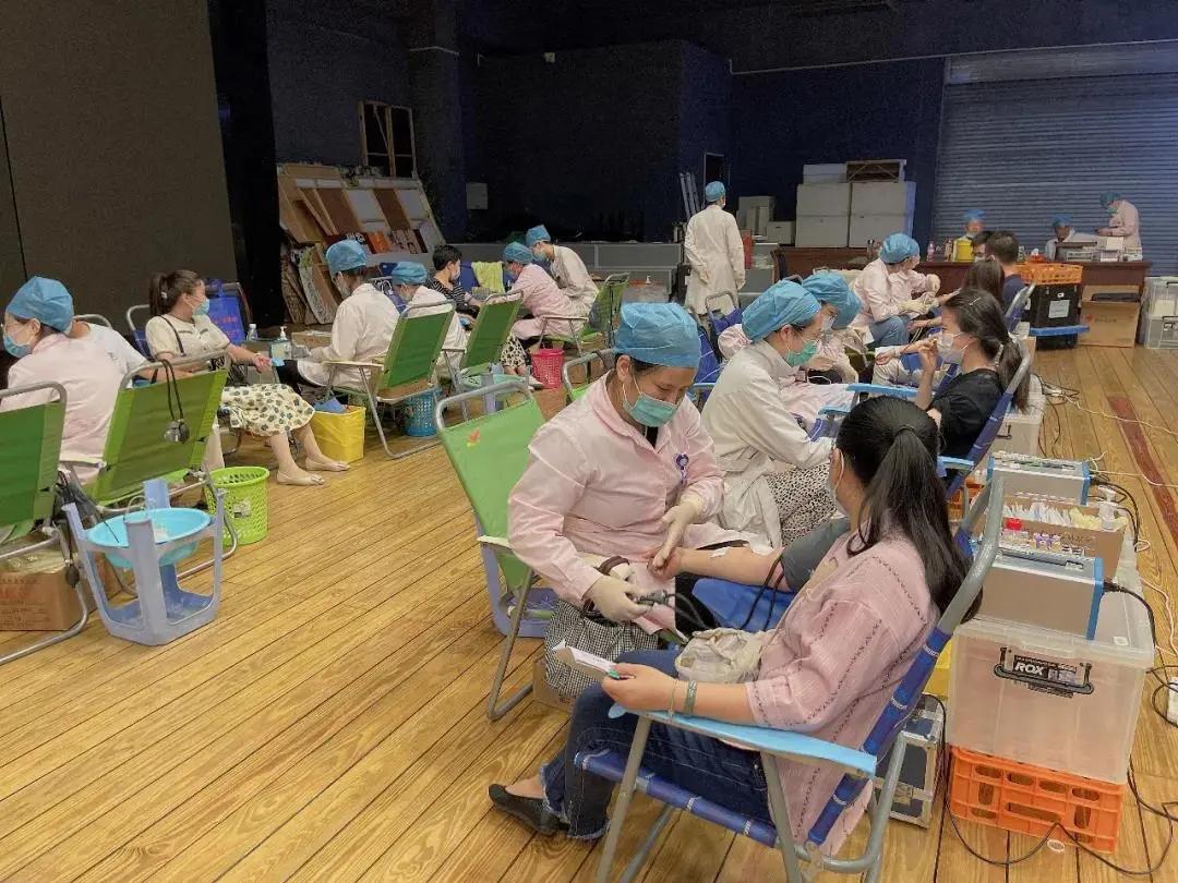 松江区:九亭镇团体无偿献血活动