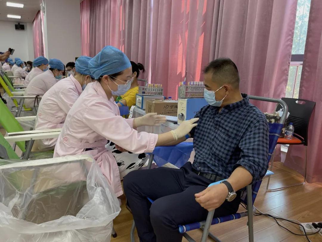 松江区:新浜镇团体无偿献血活动