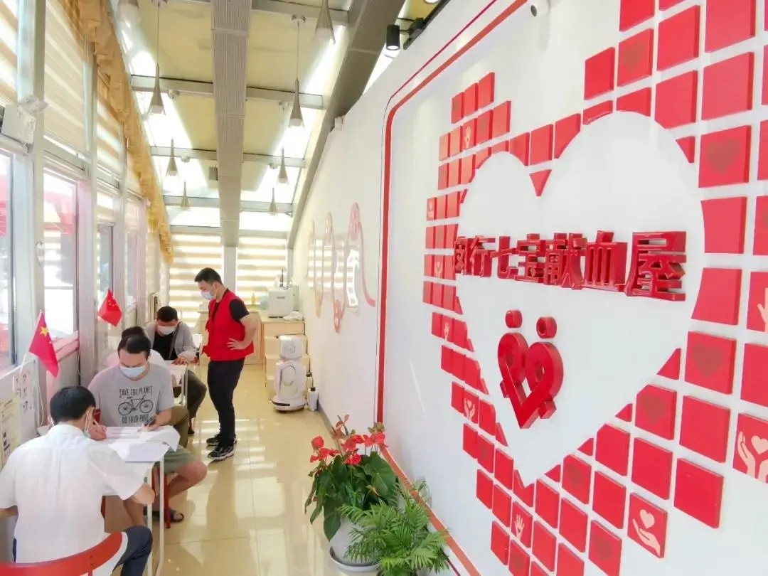 闵行区:用“生命红”为“中国红”添彩! 国庆长假街头募集血液1953人份