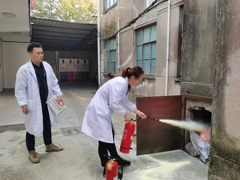 崇明区：采供血作业安全生产业务培训暨消防安全演训活动